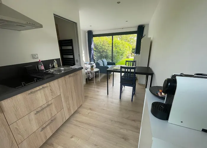 Situe Entre Caen & Bayeux Et La Bretteville-l'Orgueilleuse